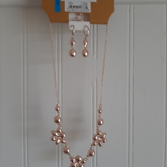 Monet necklace and earring set - Picture 5 of 6